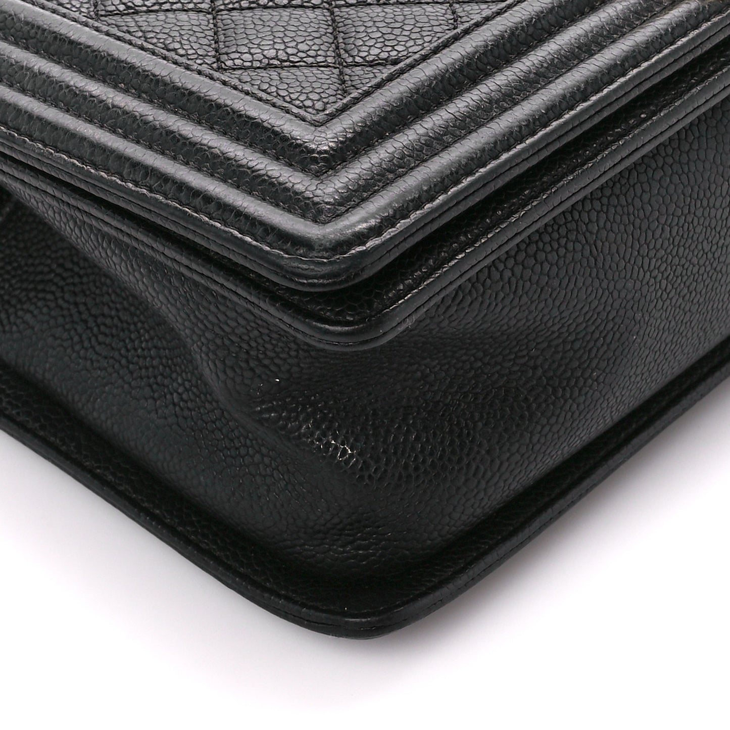 Caviar Quilted Medium Boy Flap Black