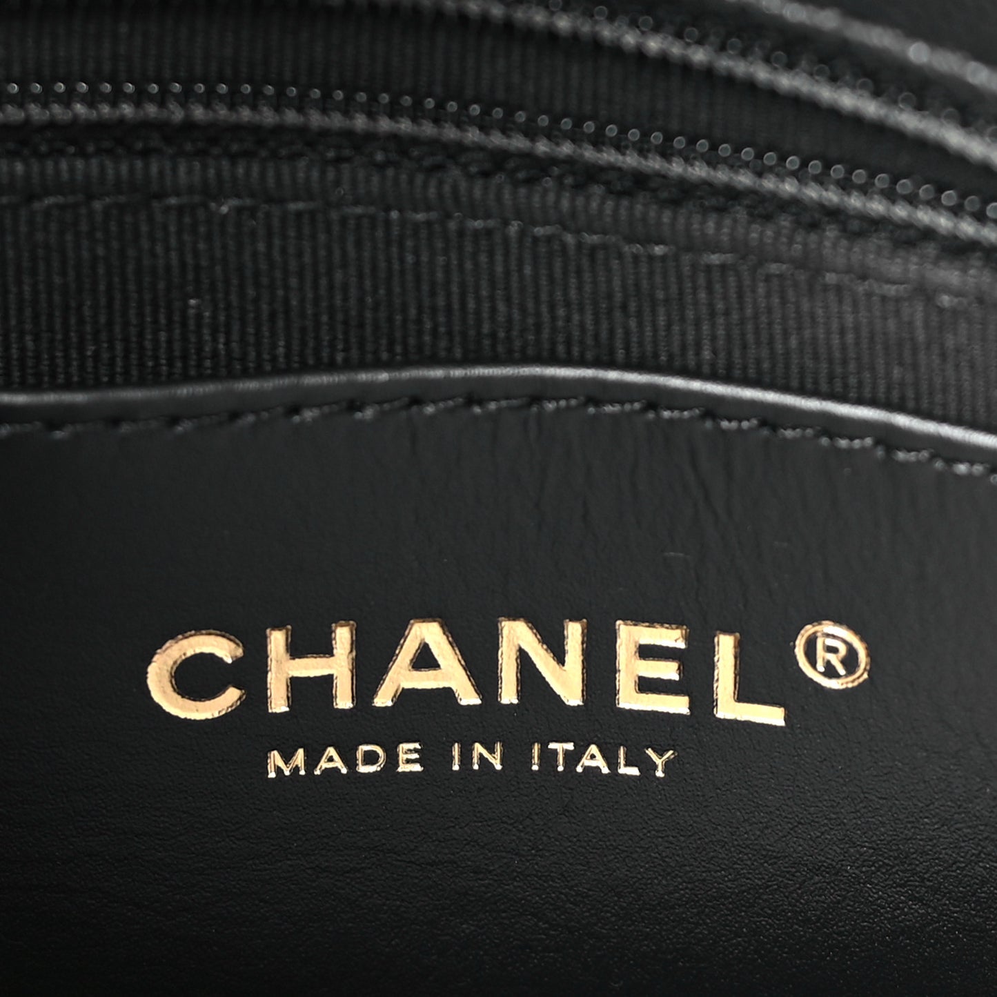 Caviar Quilted Chain Messenger Flap Bag Black