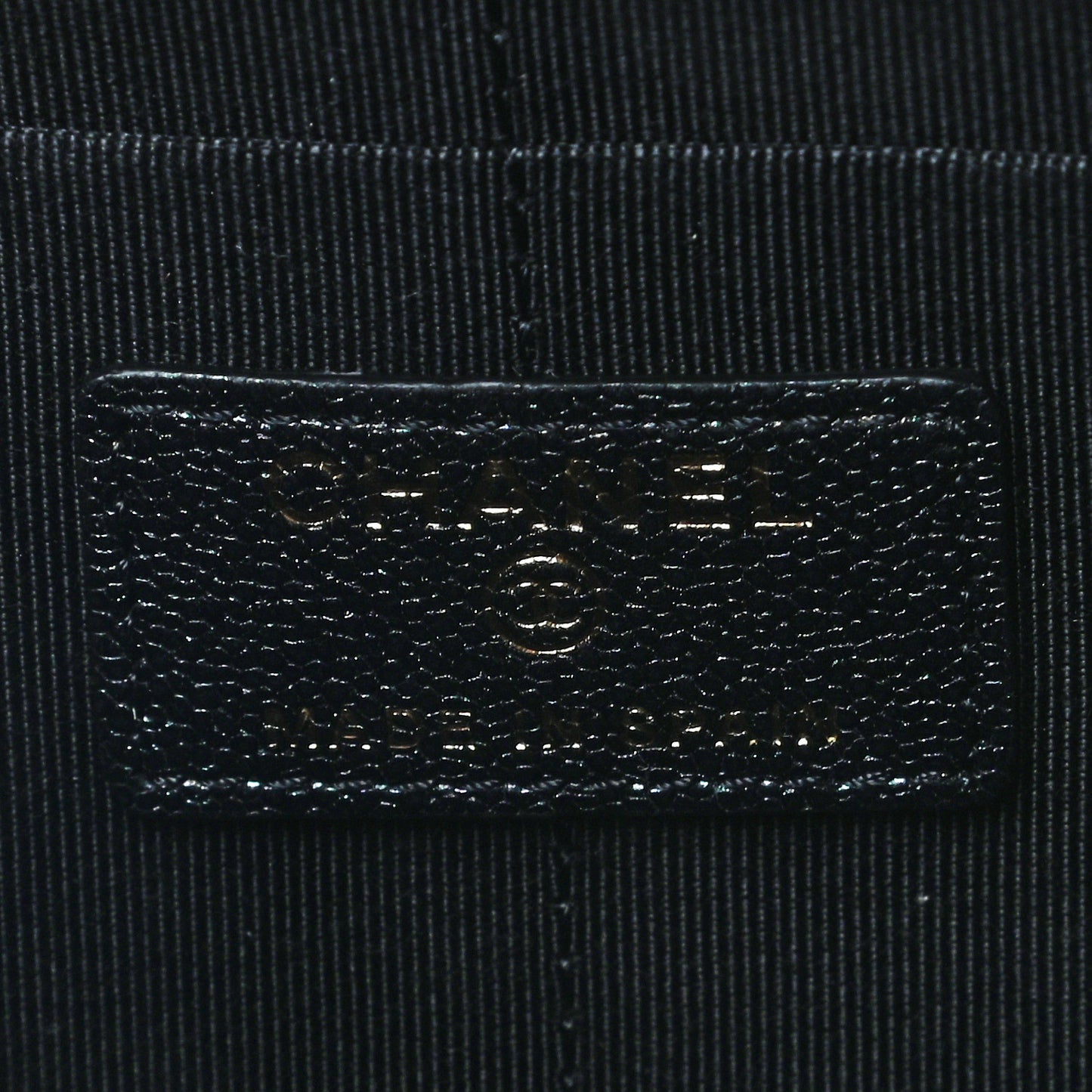 Iridescent Caviar Quilted Classic Pouch With Handle Black