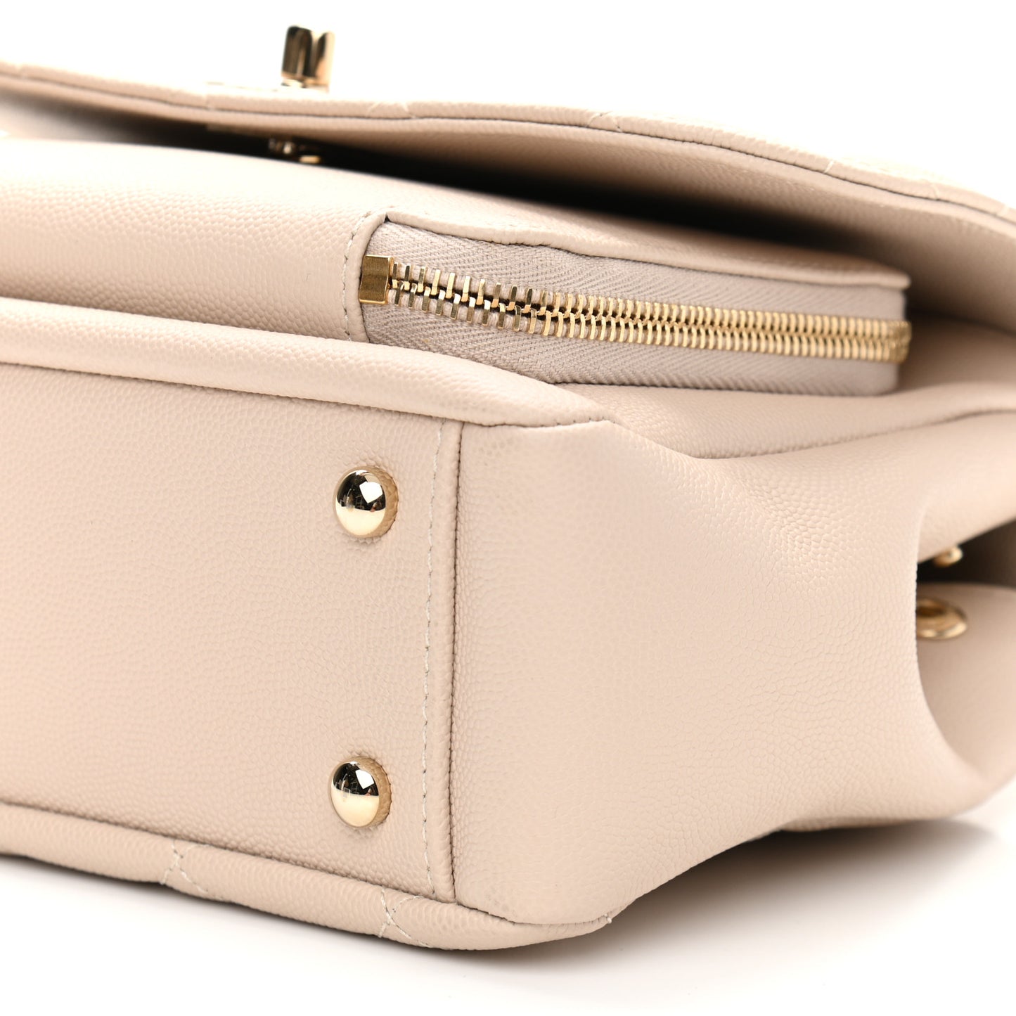 Caviar Quilted Medium Business Affinity Flap Beige