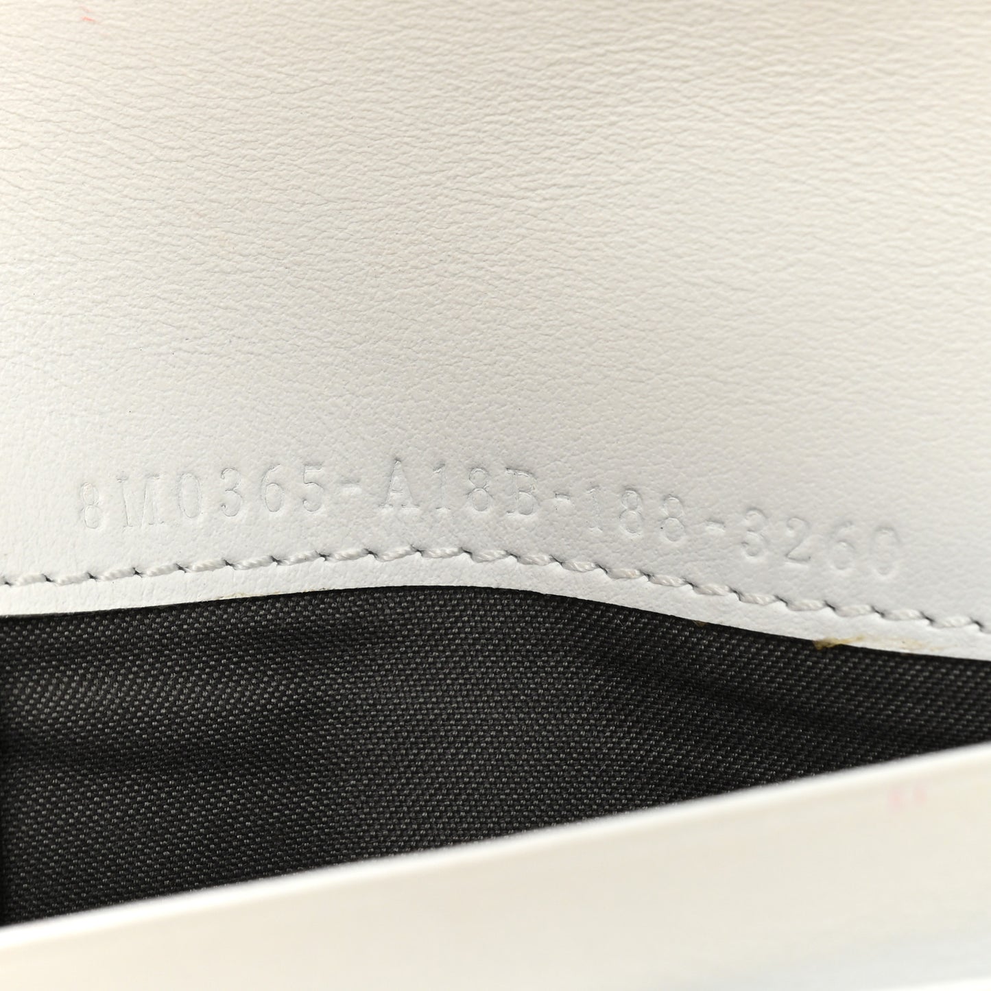 Vitello Cruise F is Fendi Continental Envelope Wallet on Chain Bianco