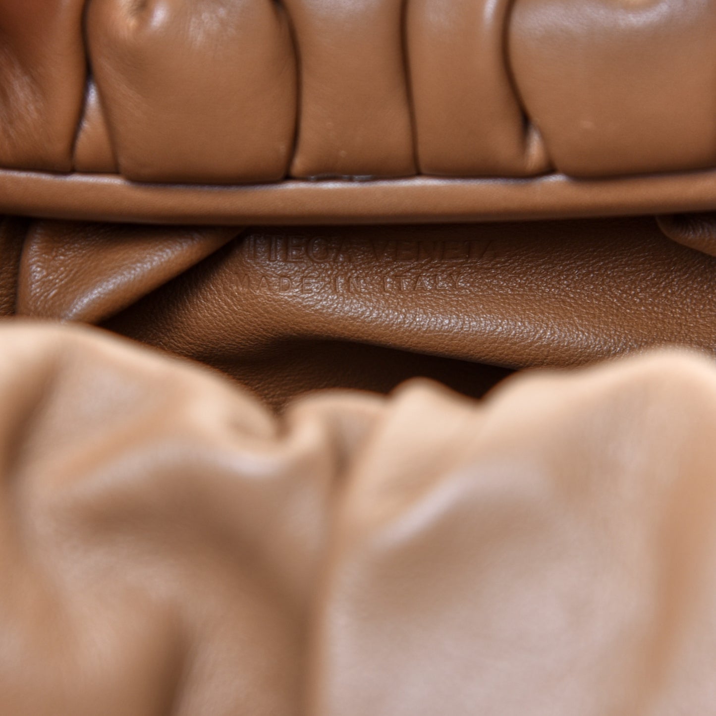 Smooth Butter Calfskin Small The Shoulder Pouch Cammello