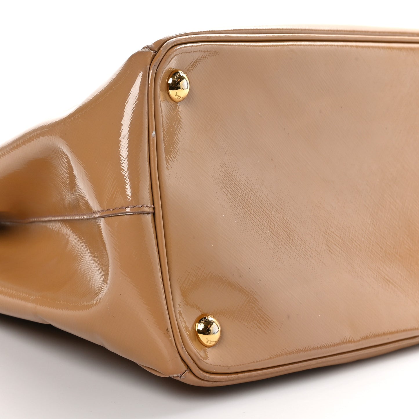 Saffiano Vernice Galleria Medium Double Zip Tote Cammeo