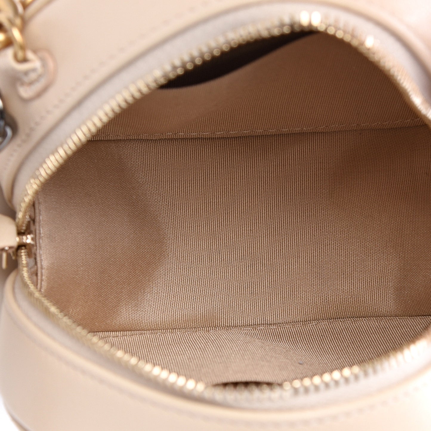 Lambskin Quilted 19 Round Clutch With Chain Beige