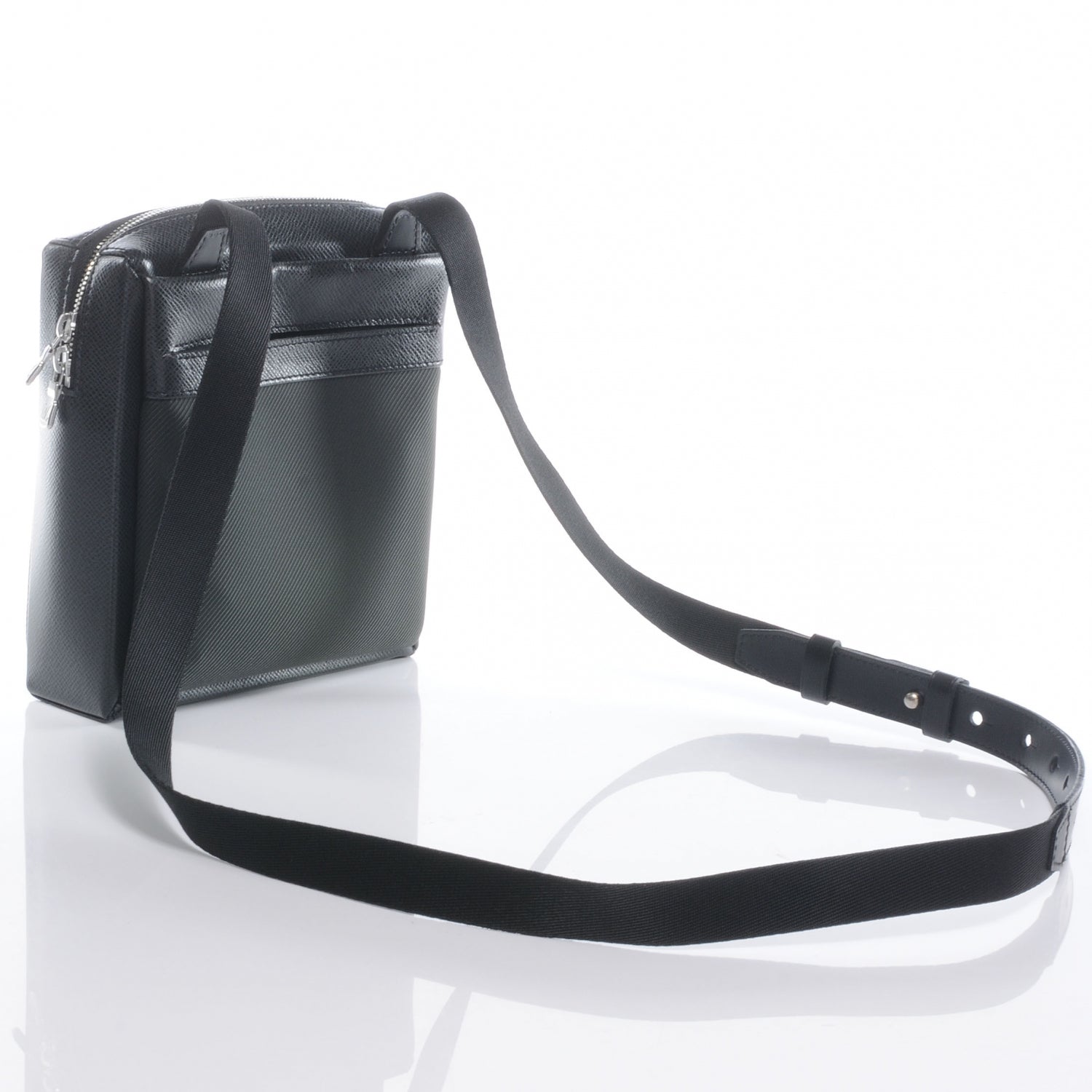 Louis Vuitton Taiga Sayan Slate 3 of 6