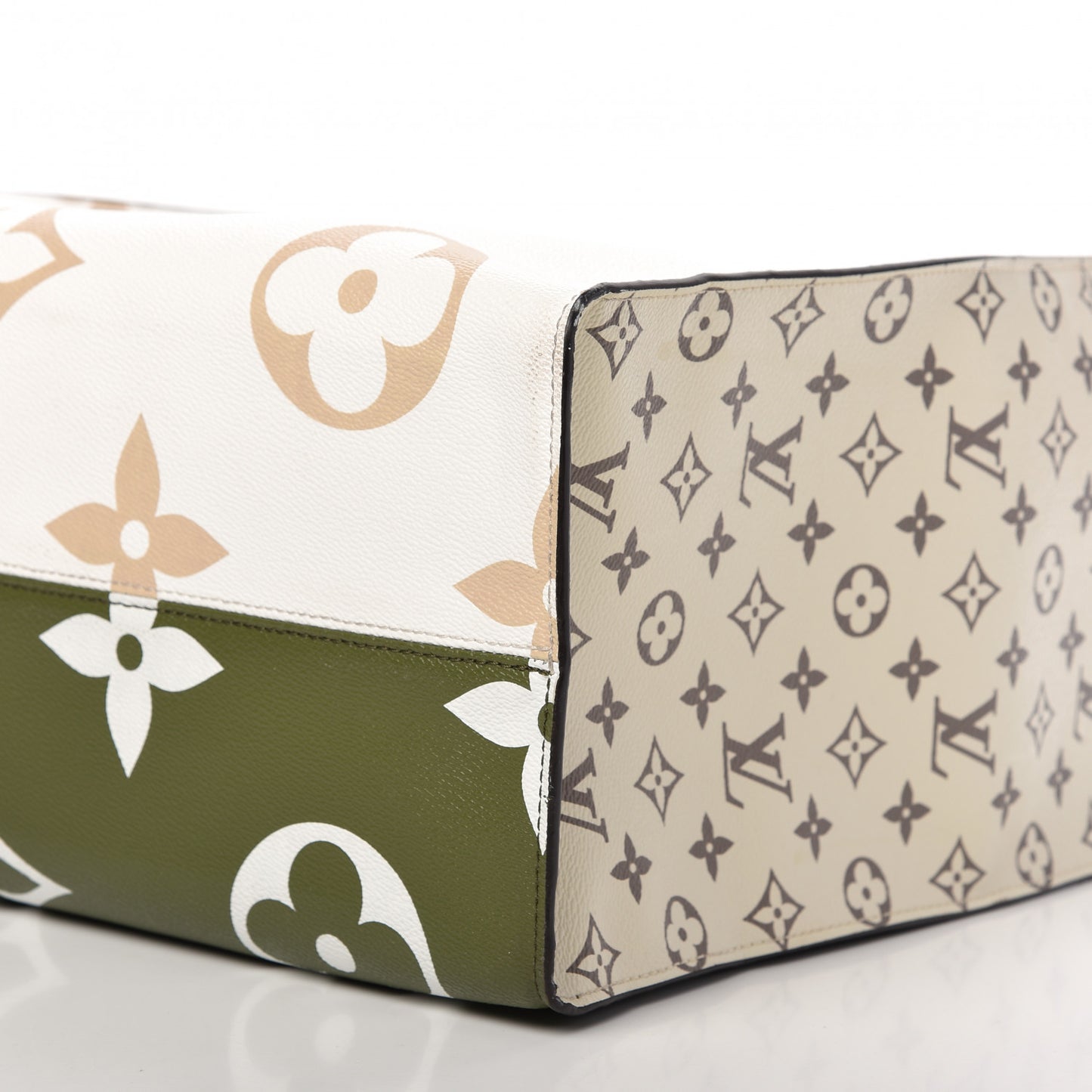 Monogram Giant Onthego GM Kaki Beige