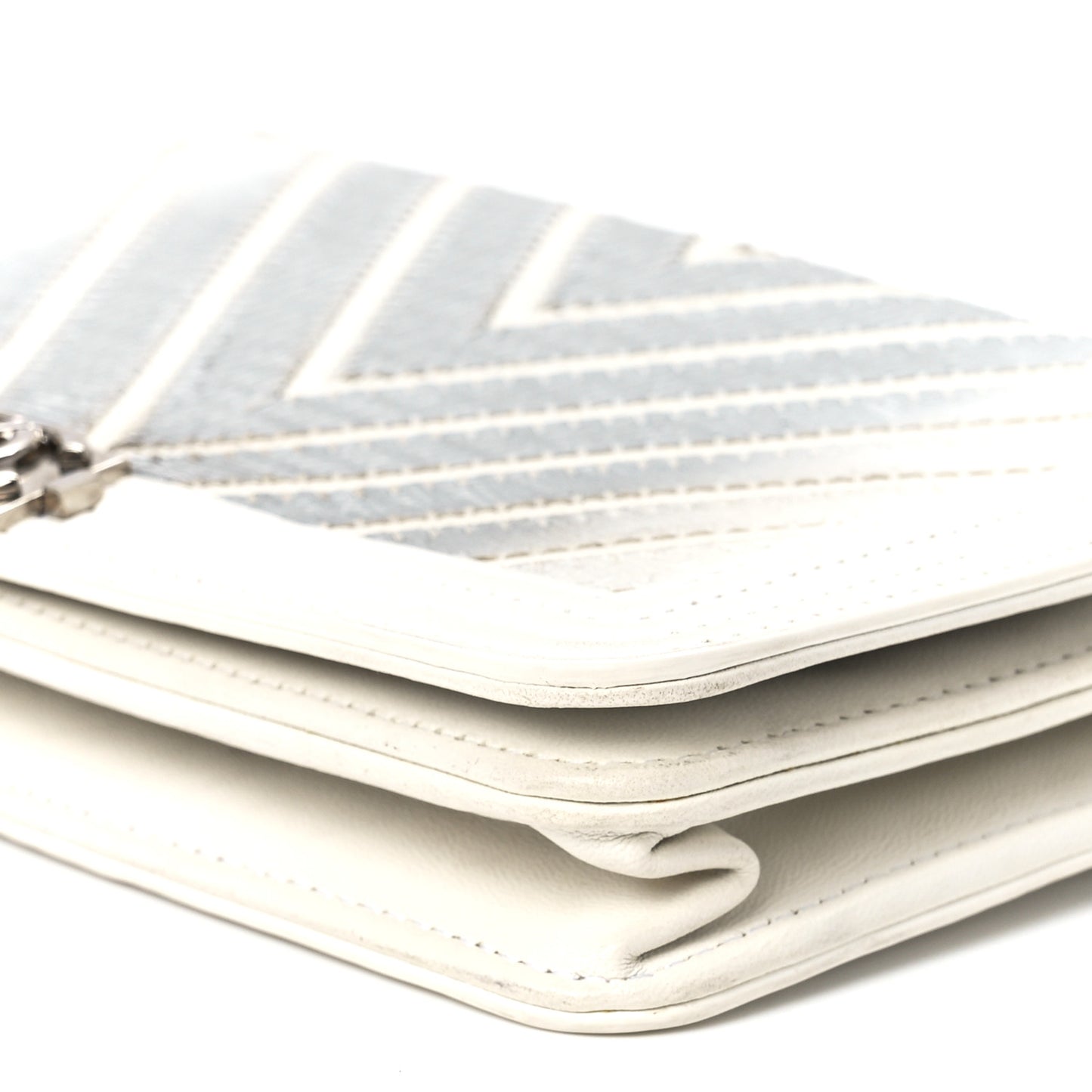 Lizard Chevron Stitched Boy Wallet On Chain WOC White Silver