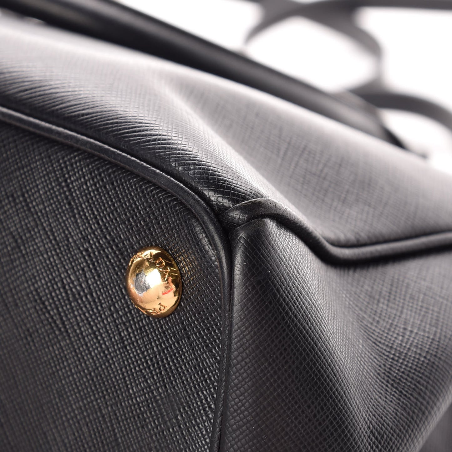 Saffiano Medium Galleria Double Zip Tote Black