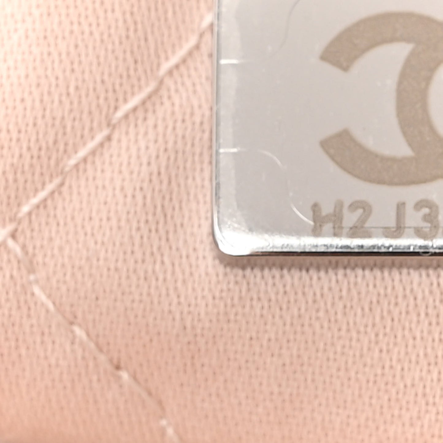 Shiny Calfskin Quilted Chanel 22 Ecru