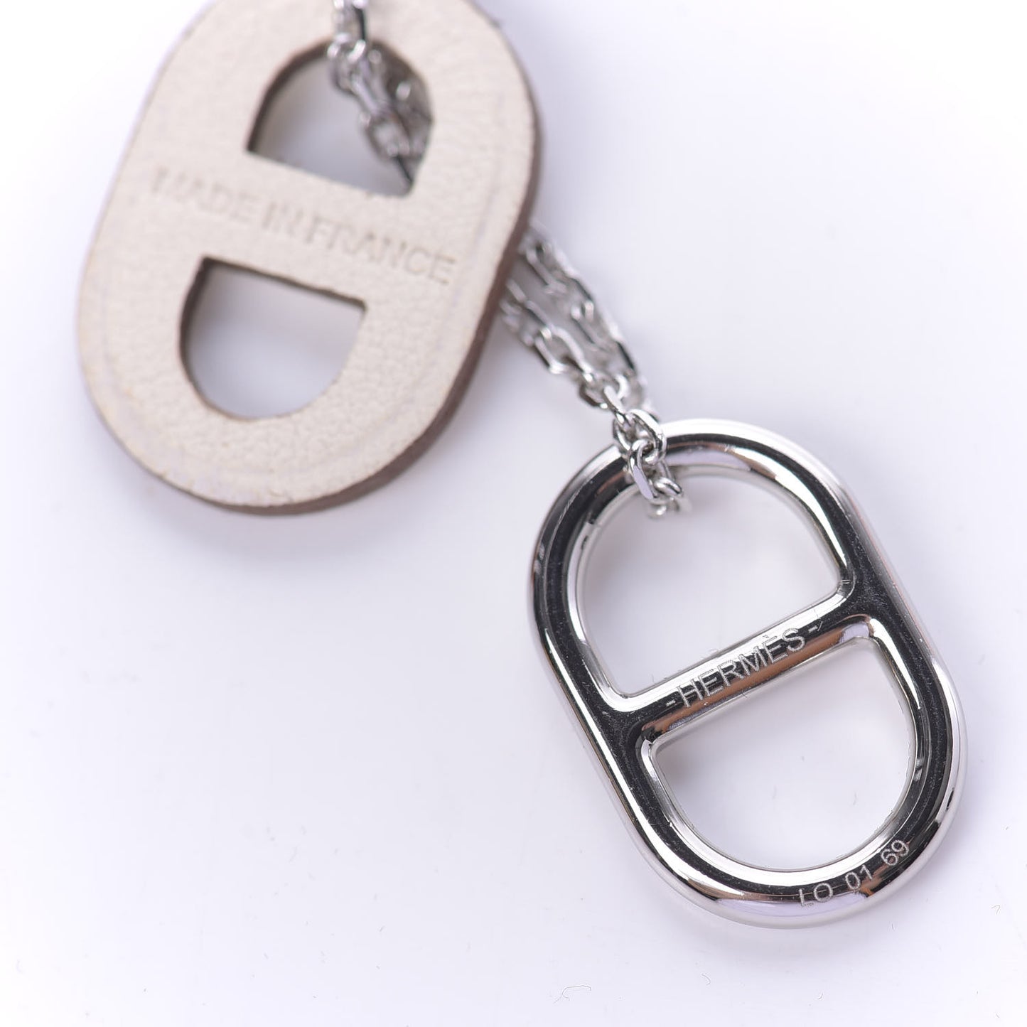 Swift O'Maillon Pendant Necklace White