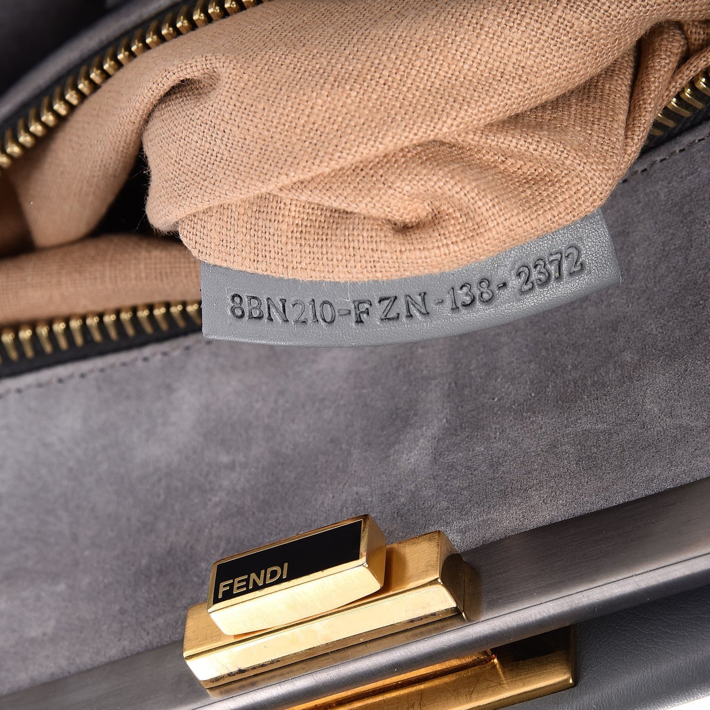 Vitello Suede Large Peekaboo Iconic Satchel Grigio Chiaro