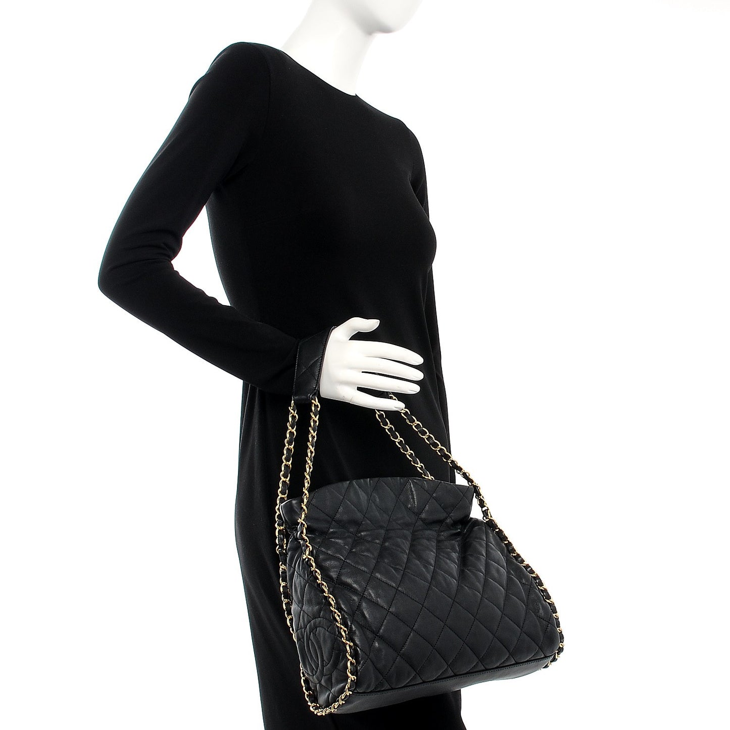 Calfskin Quilted Medium Chain Me Hobo Black