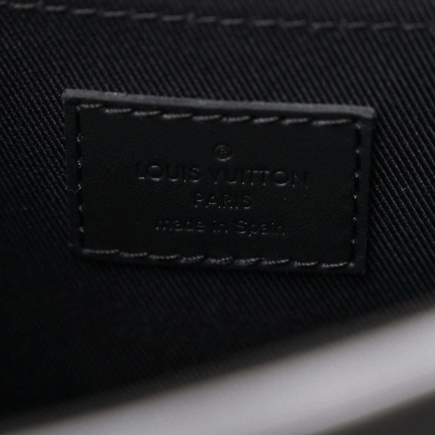 Taurillon Monogram S-Cape Messenger Black