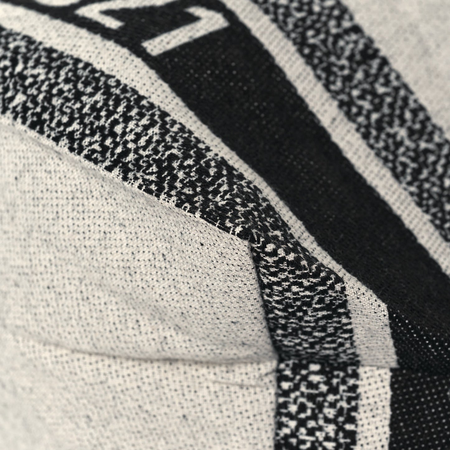 Canvas Print Cruise Tote Ivory Black