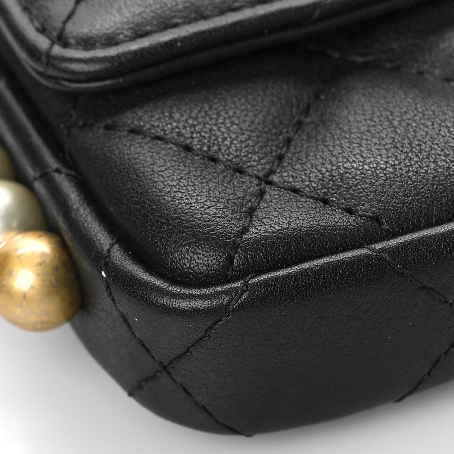 Calfskin Quilted About Pearls Card Holder Flap With Chain Black