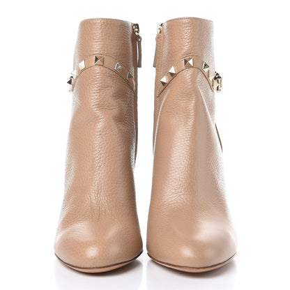 Valentino Garavani Pebbled Calfskin Rockstud Single Buckle 90mm Block Heel Ankle Boots 38.5 Camel Rose 2 of 8