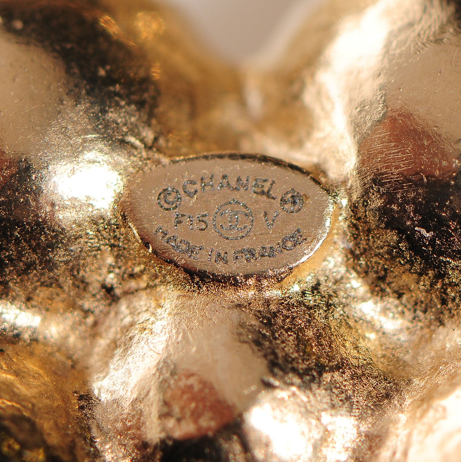 Chanel Pearl CC Brooch Gold 4 of 4