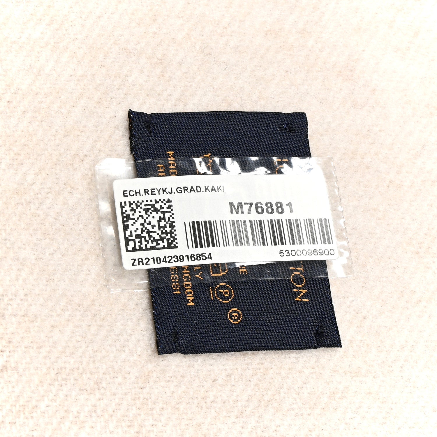 Louis Vuitton Cashmere Monogram Gradient Reykjavik Scarf Kaki 3 of 4
