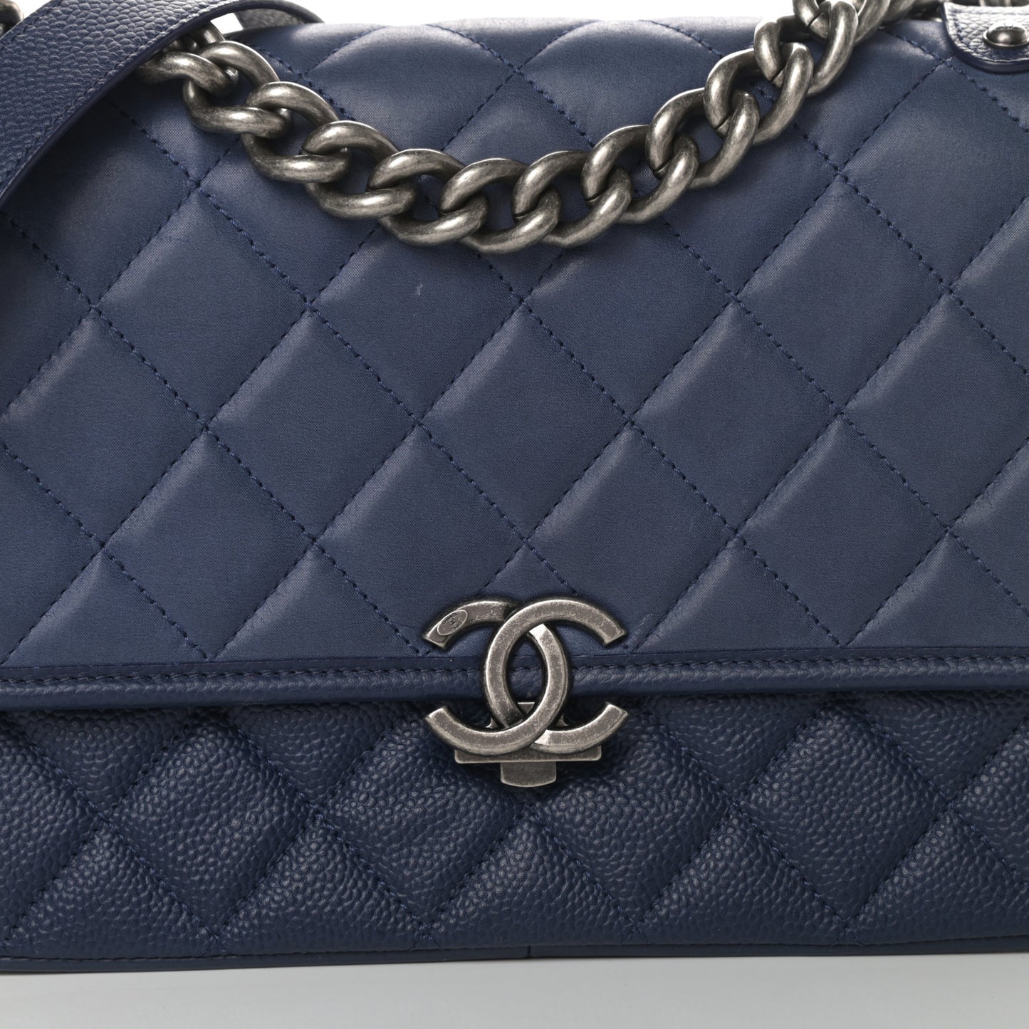 Caviar Iridescent Calfskin Quilted Medium Daily Carry Messenger Navy