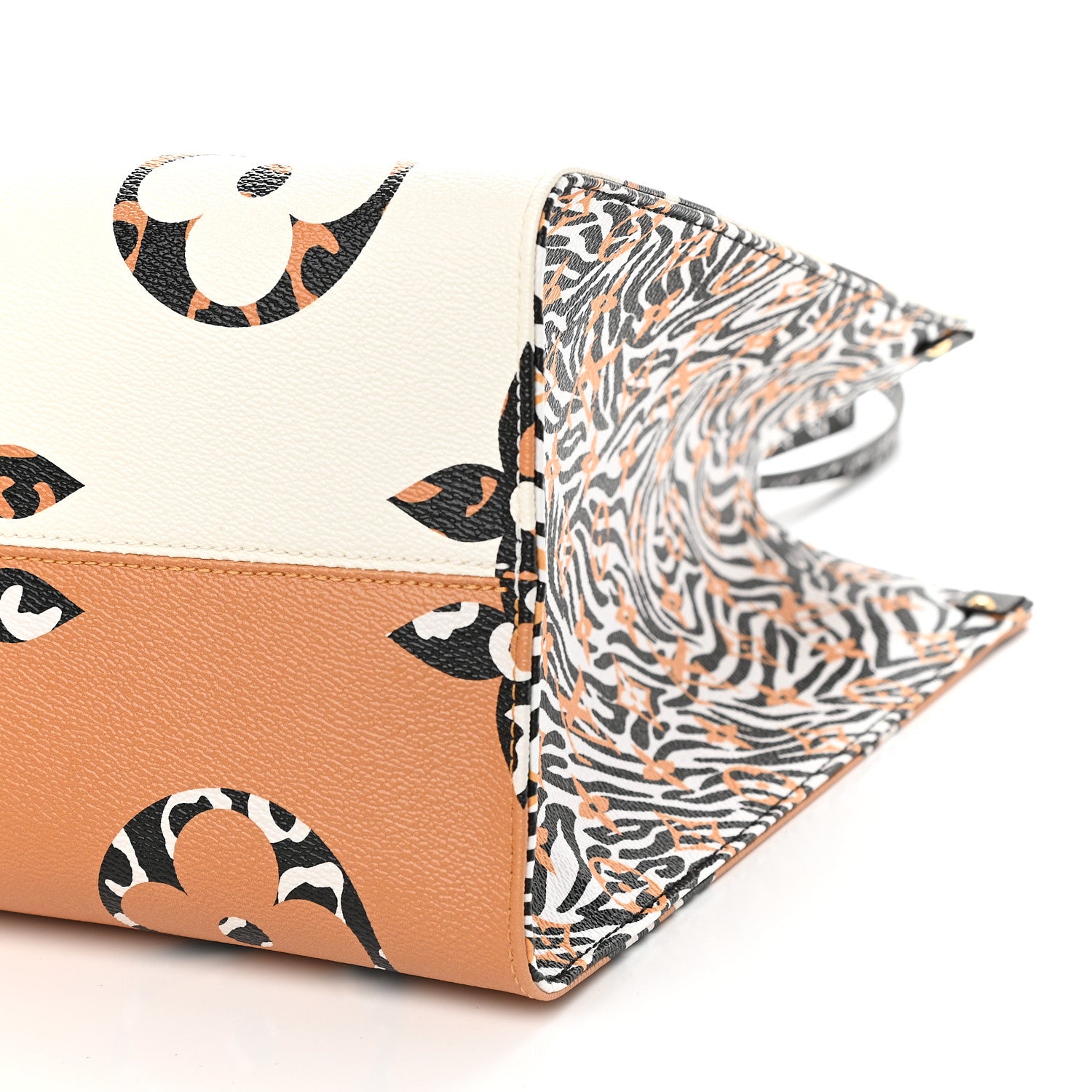 Louis Vuitton Monogram Giant Jungle Onthego GM Ivory 8 of 8