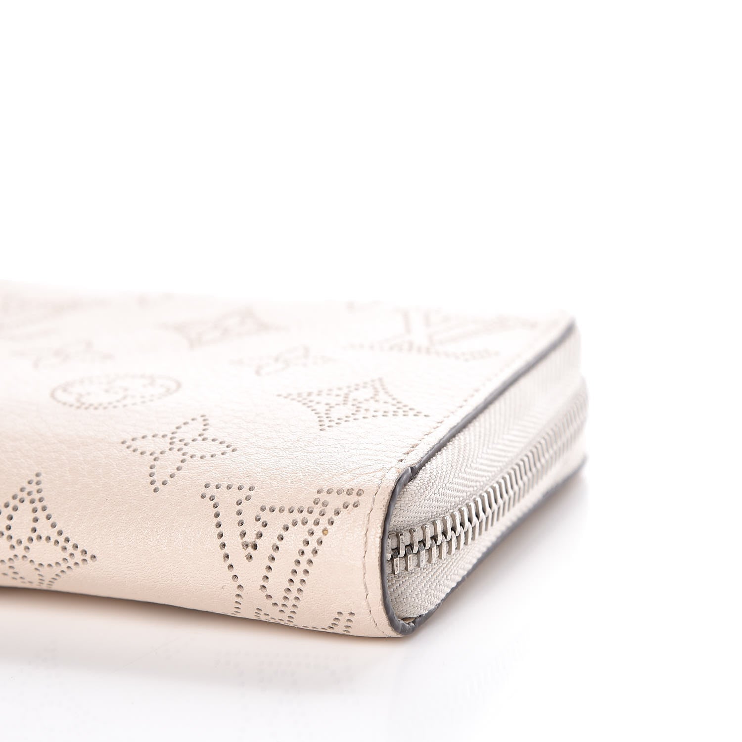 Louis Vuitton Mahina Zippy Wallet Ivory 6 of 18