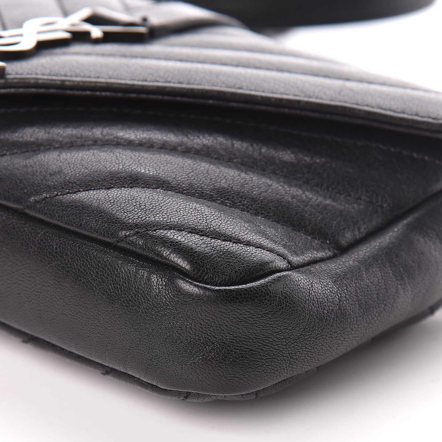Sheepskin Matelasse Chevron Monogram College Chain Wallet Black