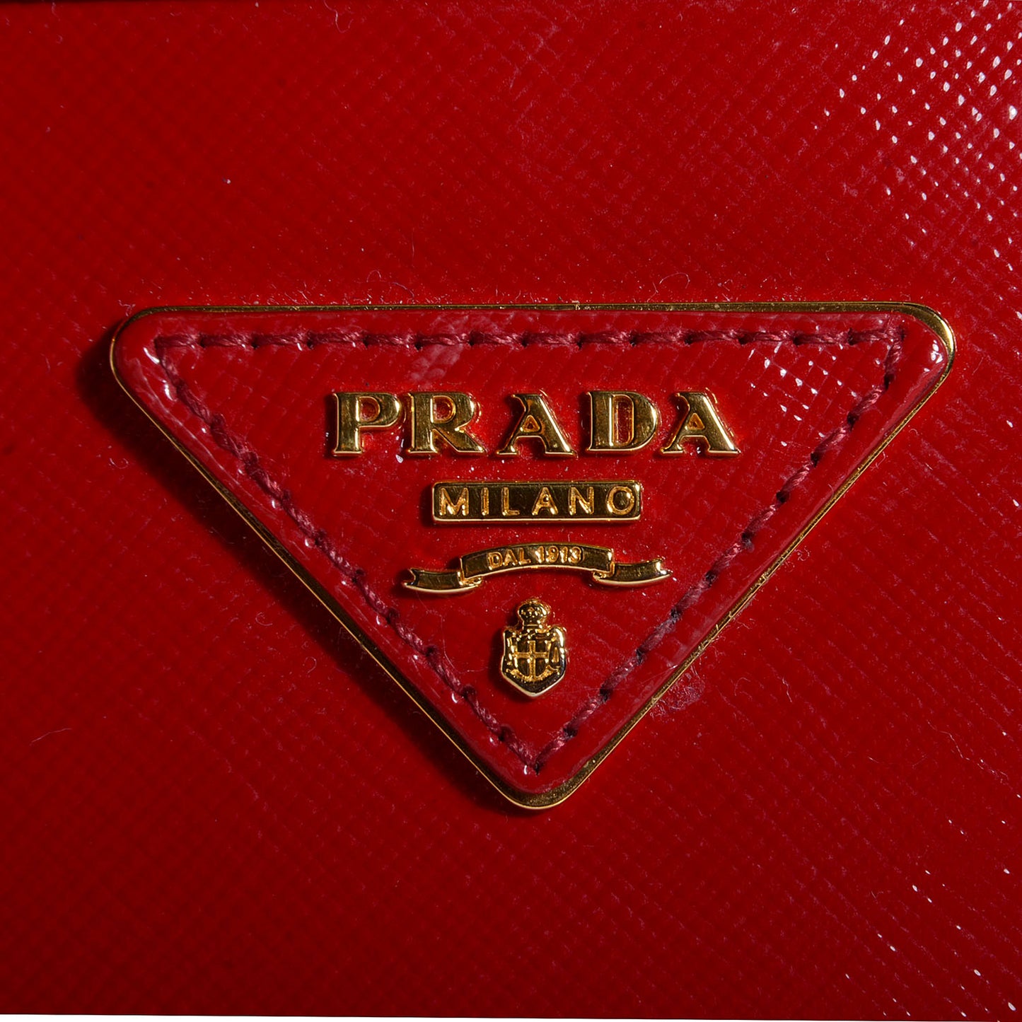 Saffiano Vernice Pyramid Bag Rosso Geranio Black