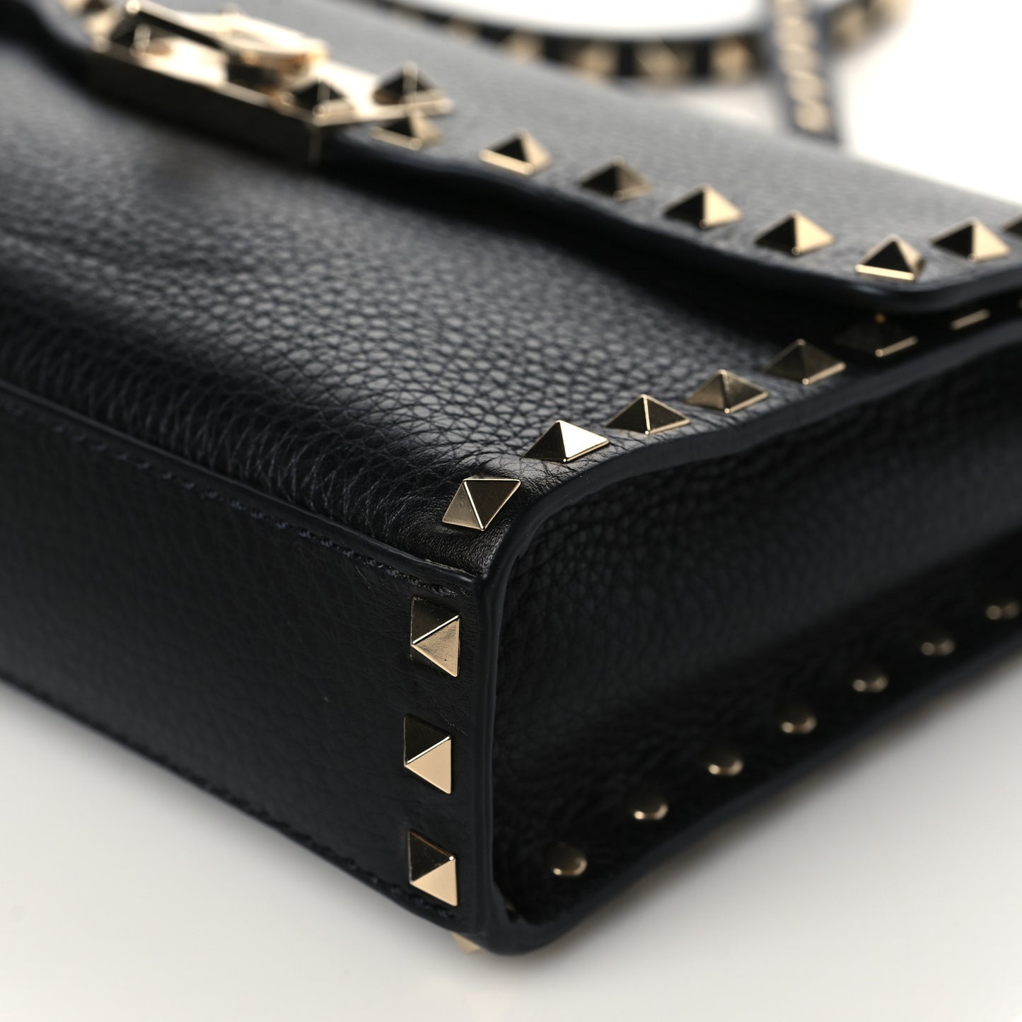 Pebbled Calfskin Medium Rockstud Flip Lock Crossbody Bag Black