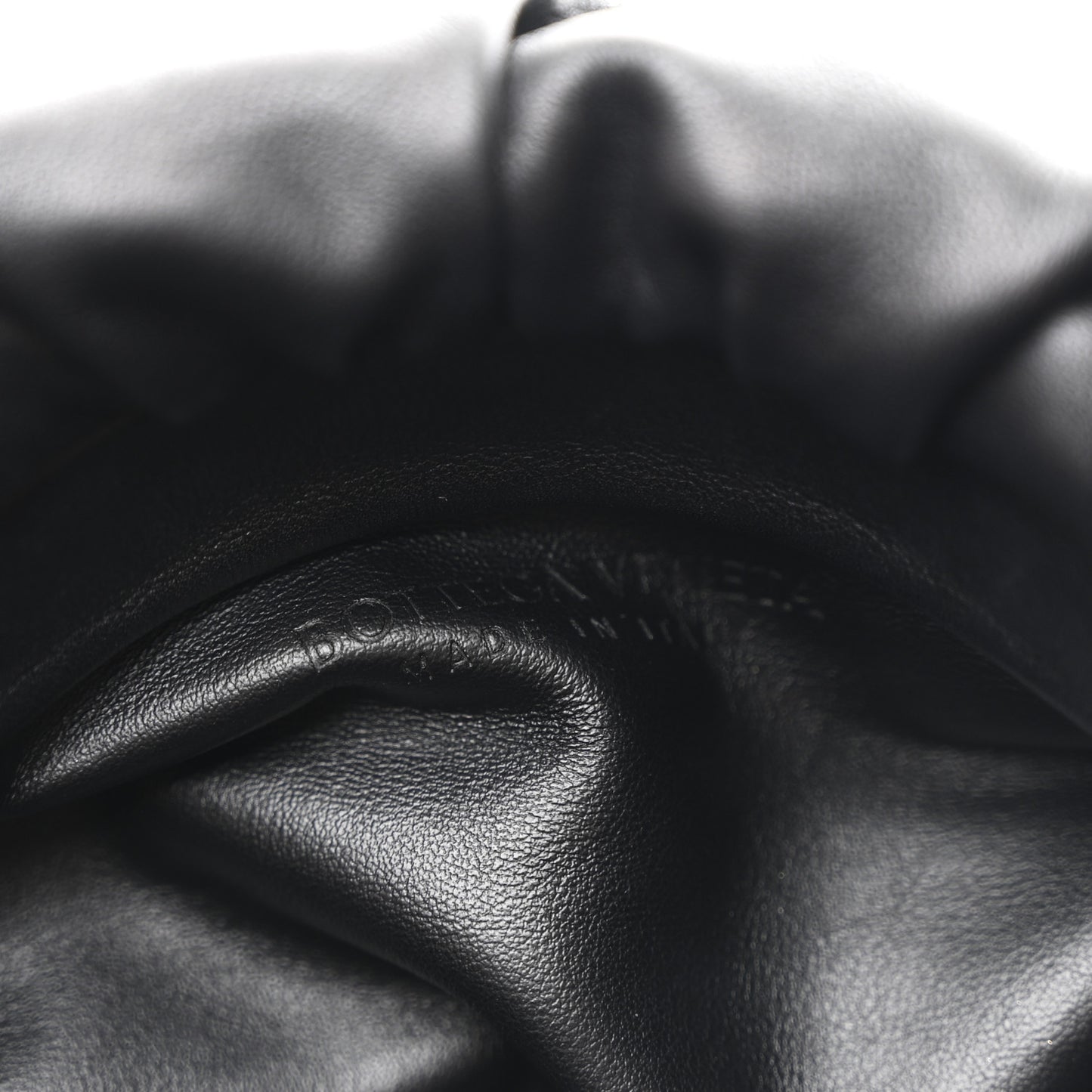 Calfskin The Pouch Chain Black