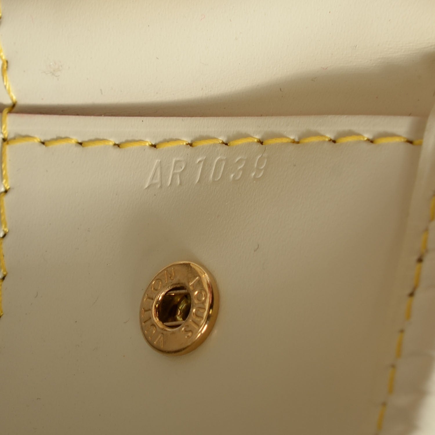 Louis Vuitton Suhali L'Absolu De Voyage White 7 of 7