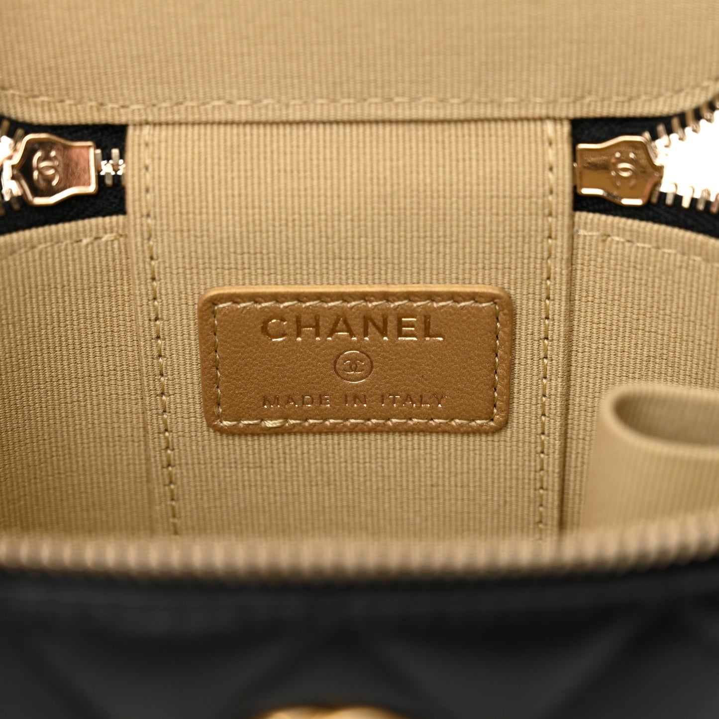 Lambskin Quilted Mini Pearl Crush Vanity Case With Chain Black
