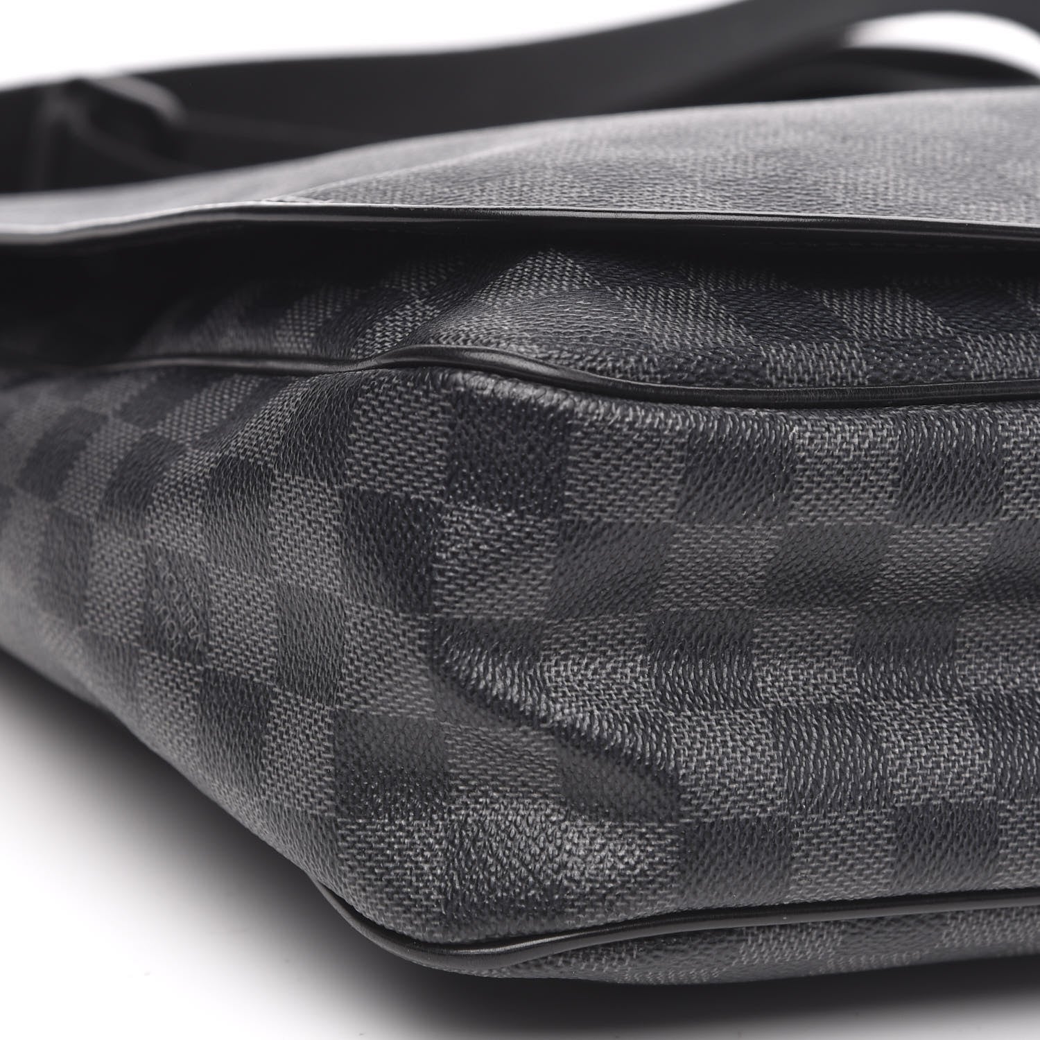 Louis Vuitton Damier Graphite Daniel GM 5 of 10