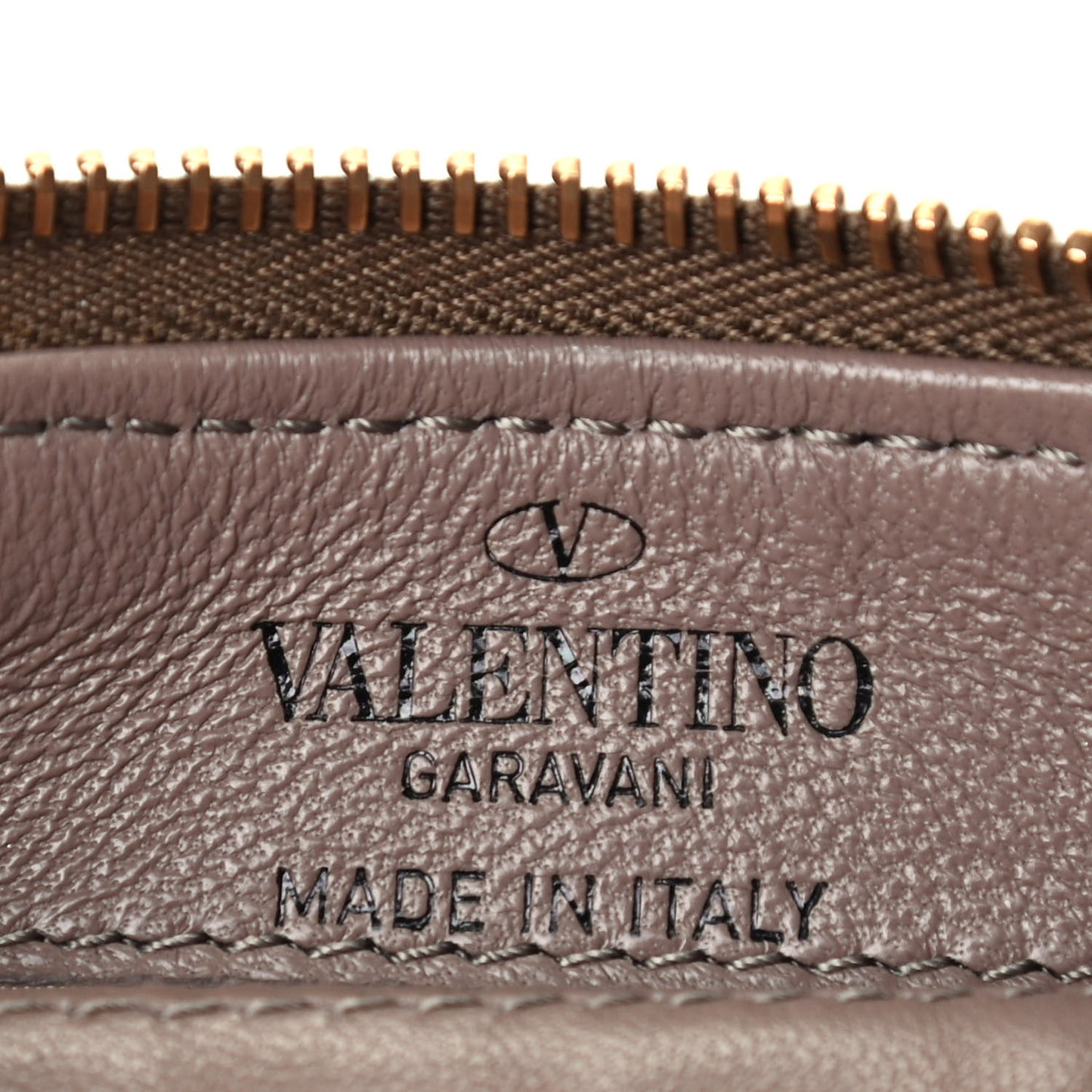 Pebbled Calfskin Rockstud Coin Case Card Holder Sasso