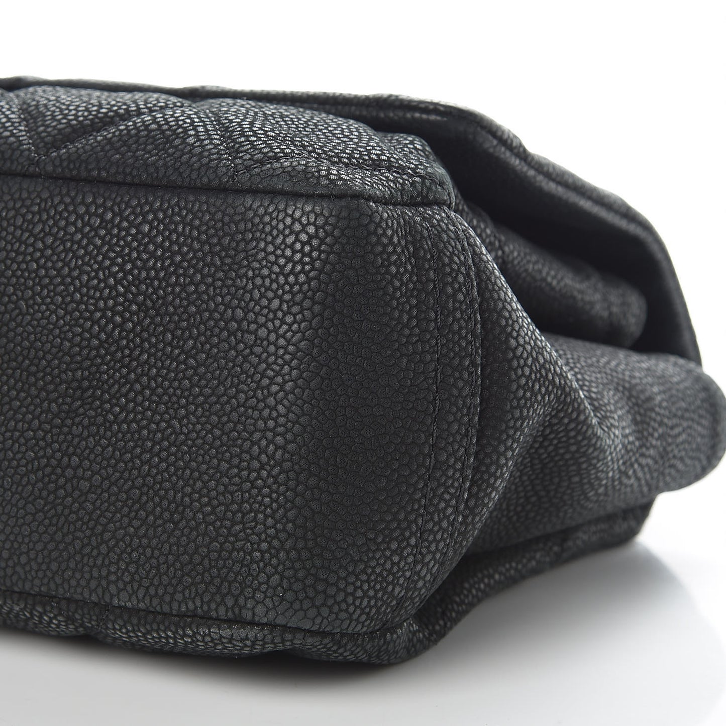 Iridescent Caviar Quilted Medium Lady Pearly Flap Black