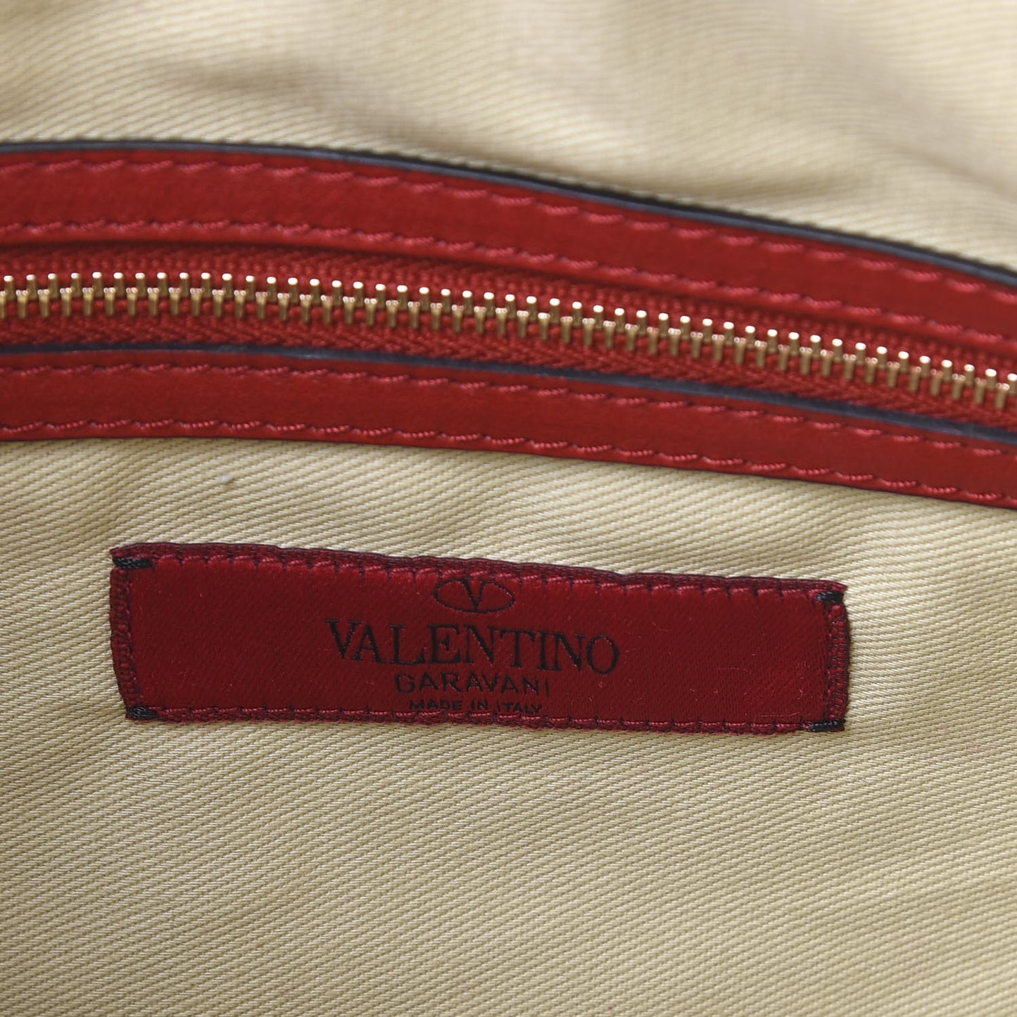 Vitello Large Rockstud Zip Wristlet Pouch Rosso Valentino