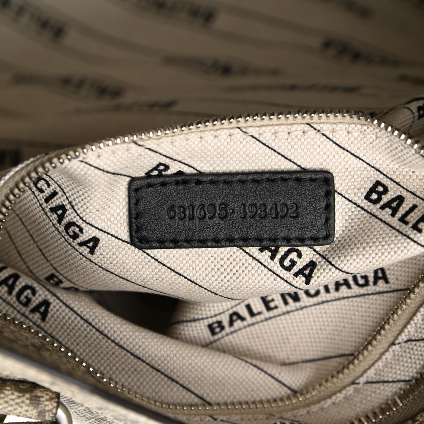 X GUCCI GG Supreme Monogram Neo Classic Silver Hardware City Beige Ebony