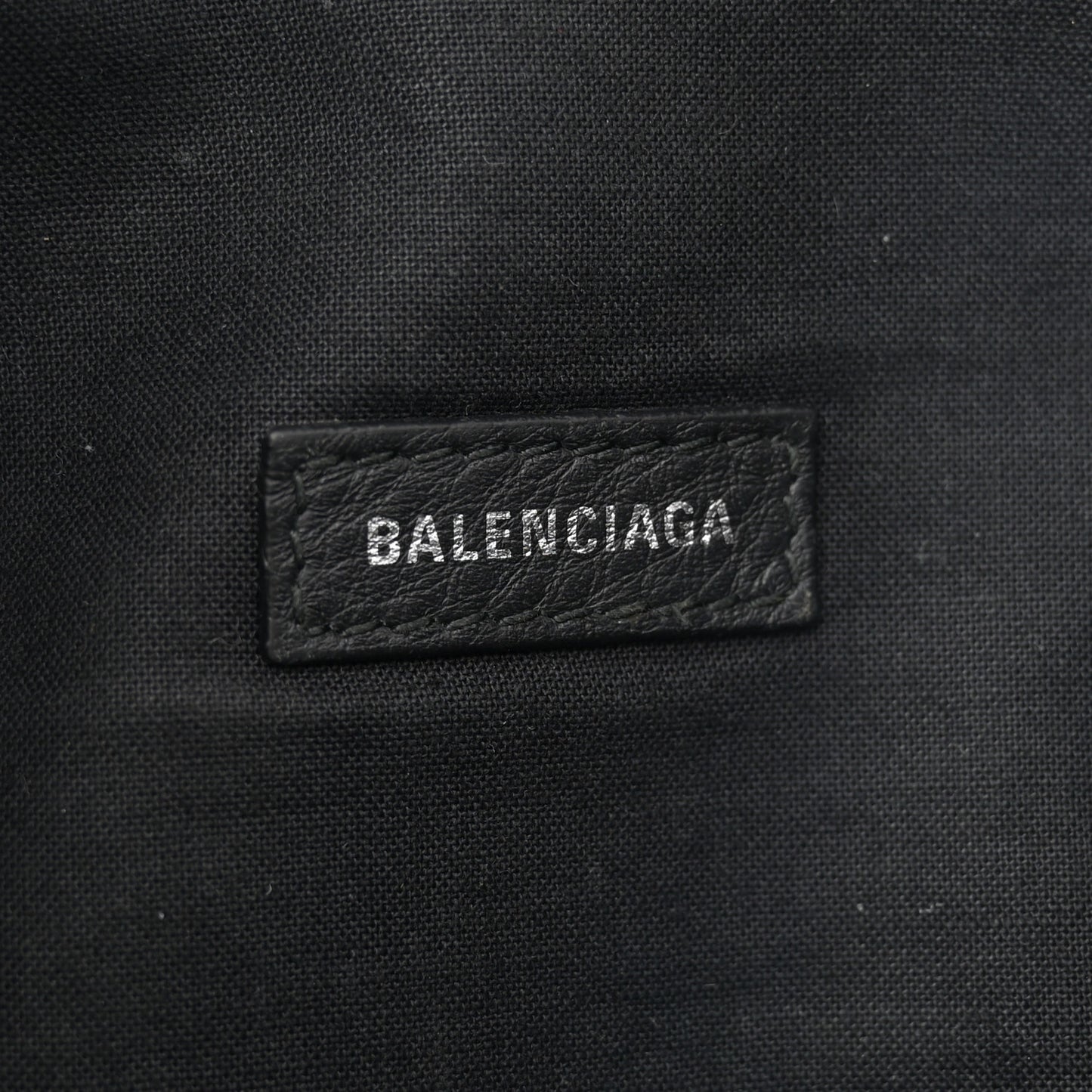 Smooth Calfskin Logo Everyday Beltpack XS Black White