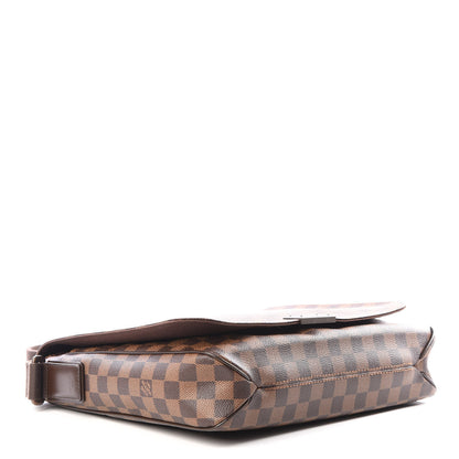 Louis Vuitton Damier Ebene District MM 3 of 9