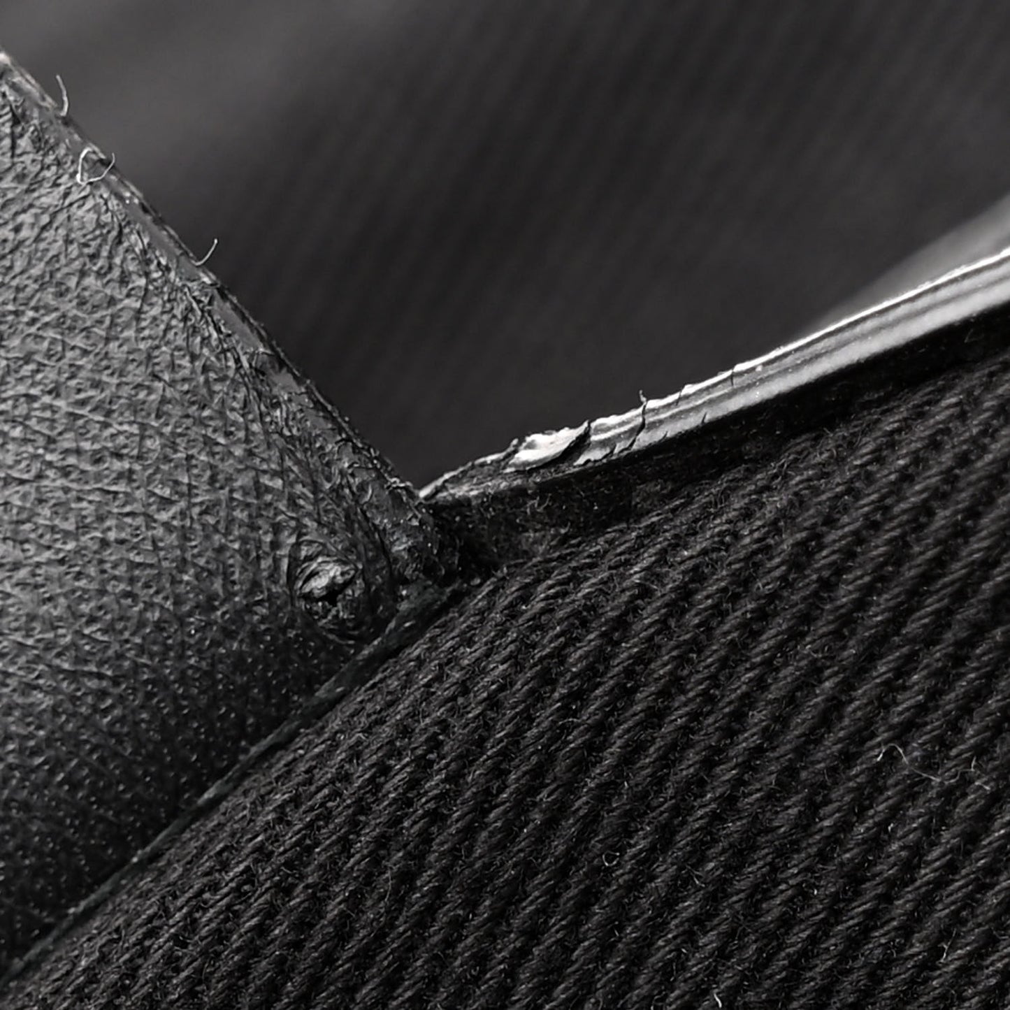 Calfskin Crocodile Embossed Medium Nightingale Black
