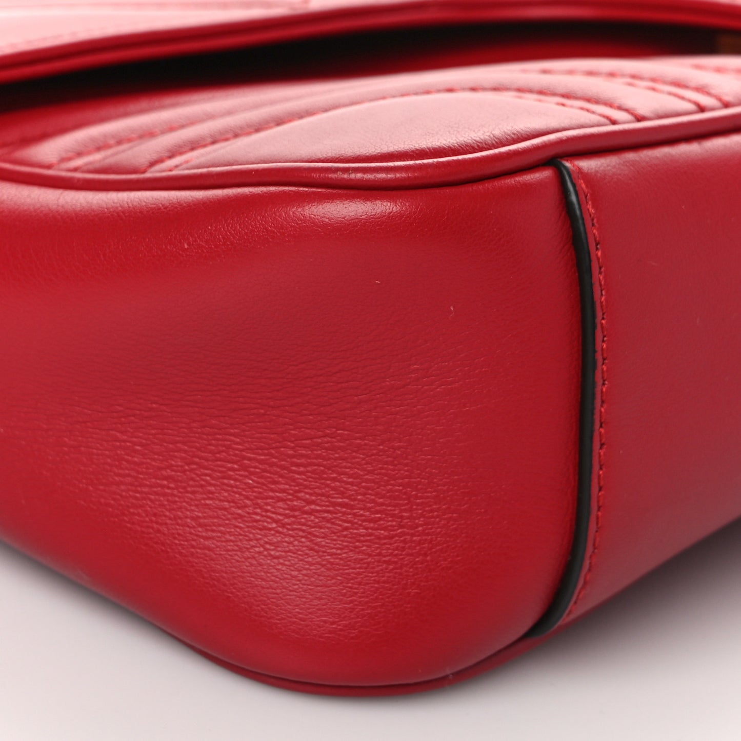 Calfskin Matelasse Small GG Marmont Shoulder Bag Hibiscus Red
