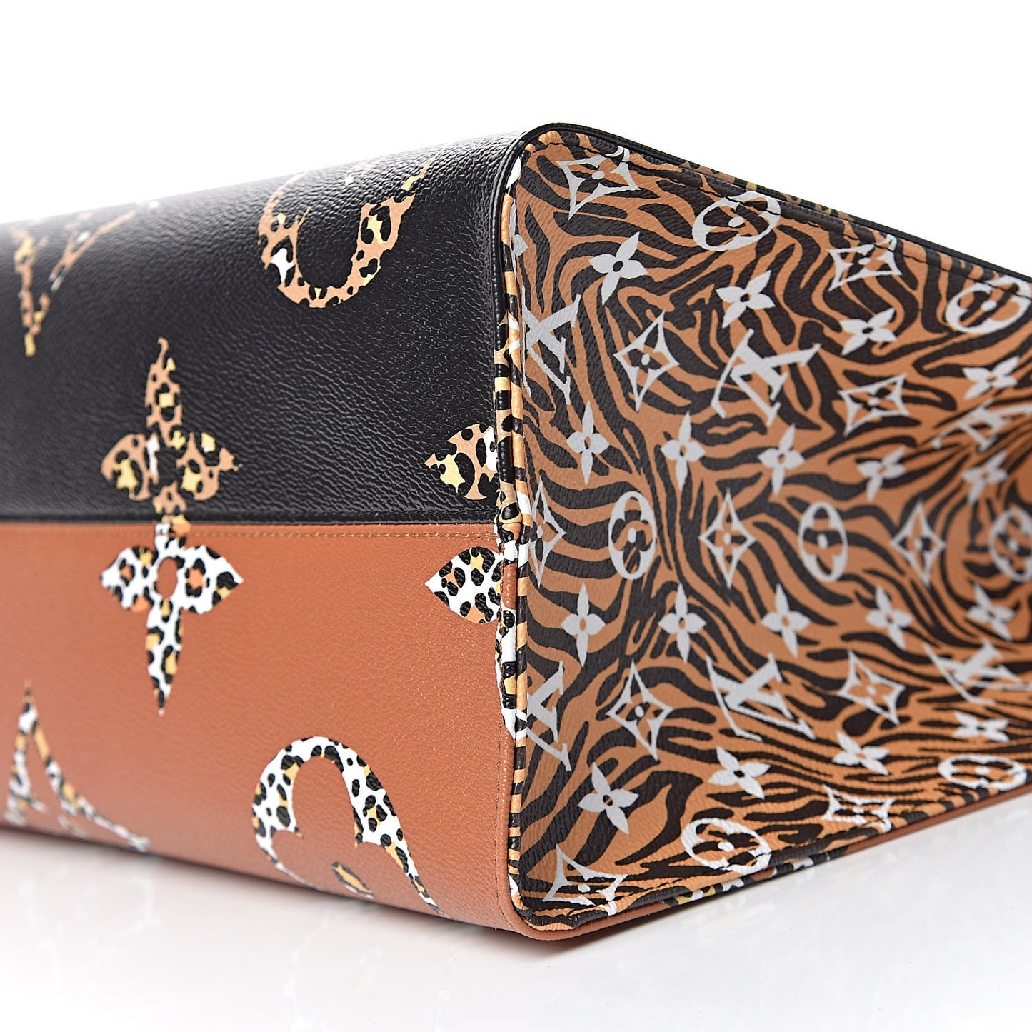 Monogram Giant Jungle Onthego GM Black