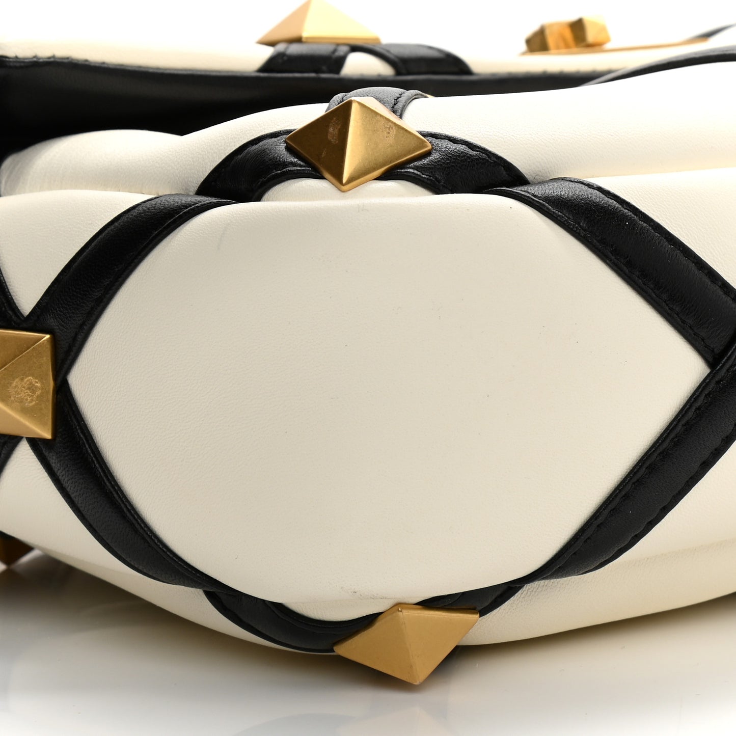 Nappa Large Roman Stud Shoulder Bag Ivory Black