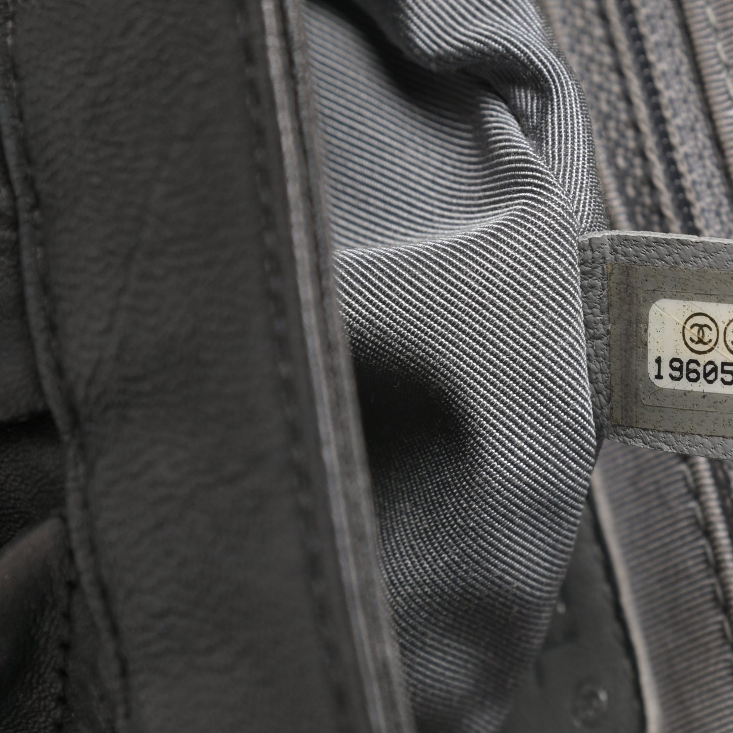 Washed Lambskin Quilted Medium Chain Around Messenger Black