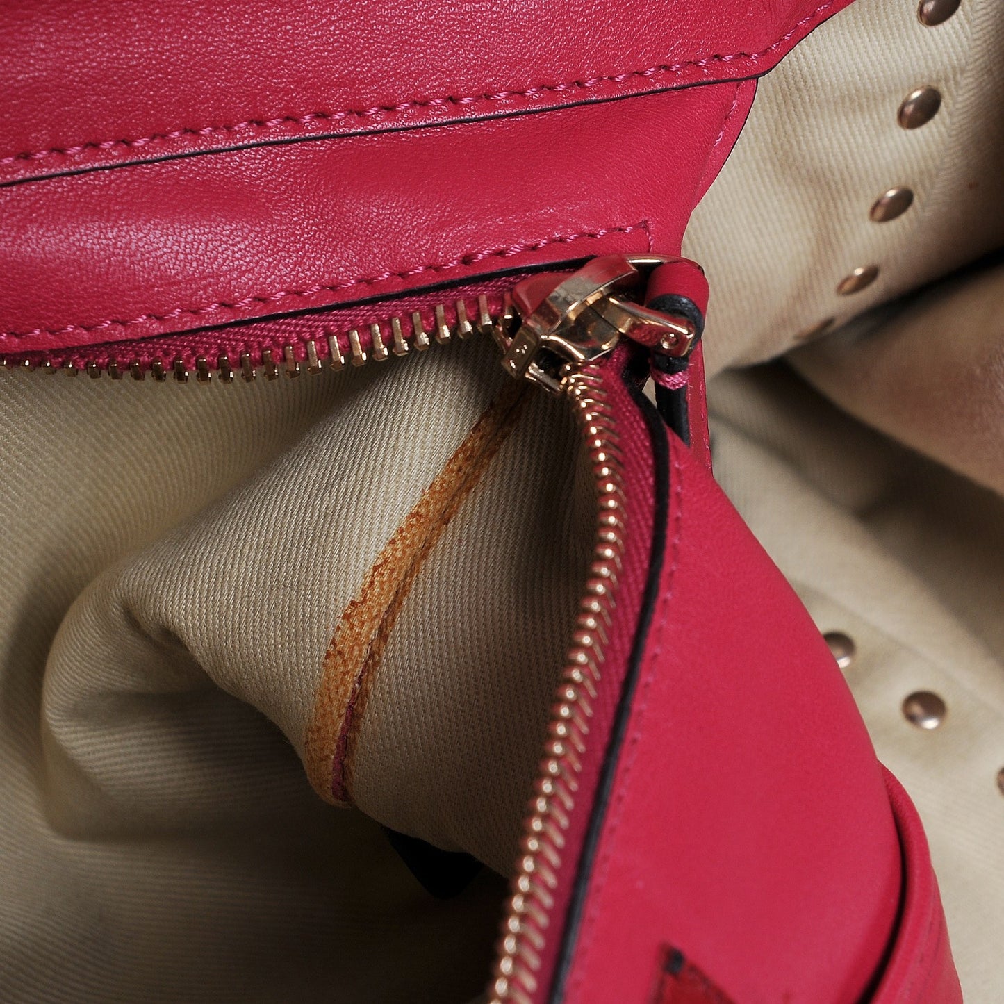 Vitello Medium Rockstud Tote Cyclamin