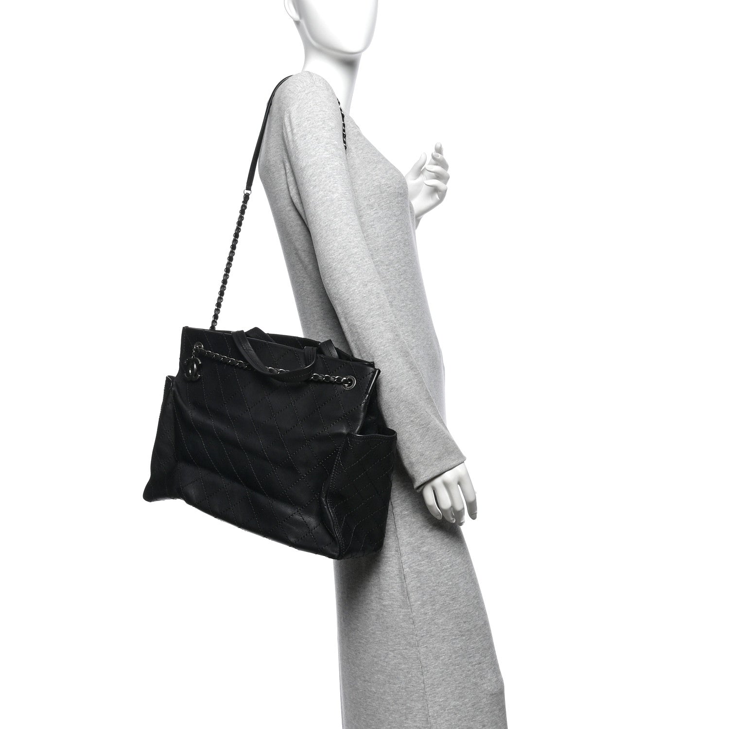 Chanel Grained Calfskin CC Pocket Tote Black 2 of 10
