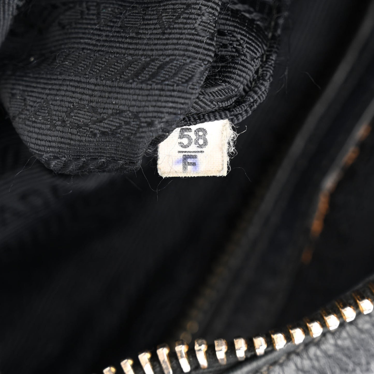 Vitello Daino Hobo Black