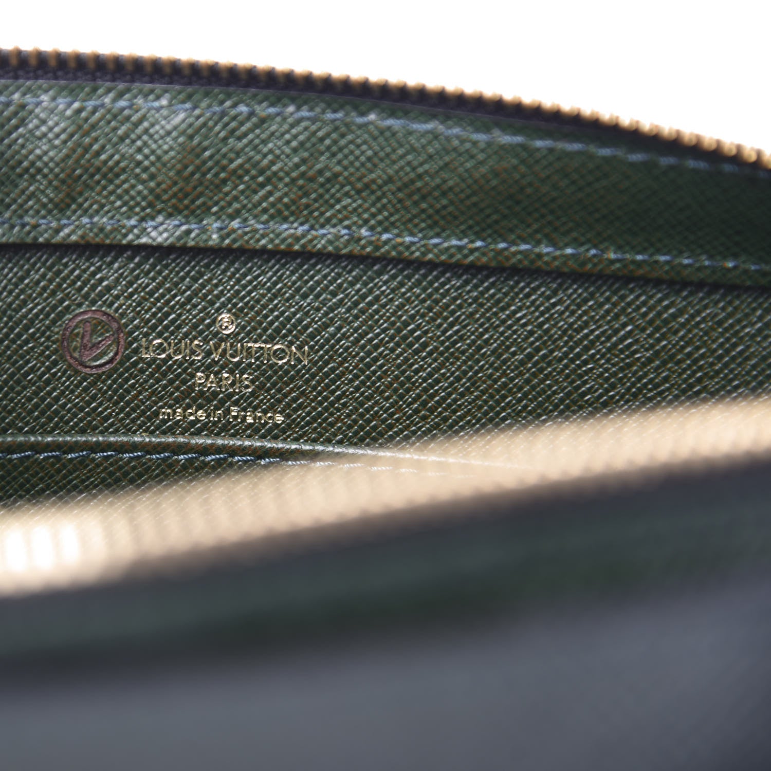Louis Vuitton Taiga Baikal Pochette Epicea 6 of 10