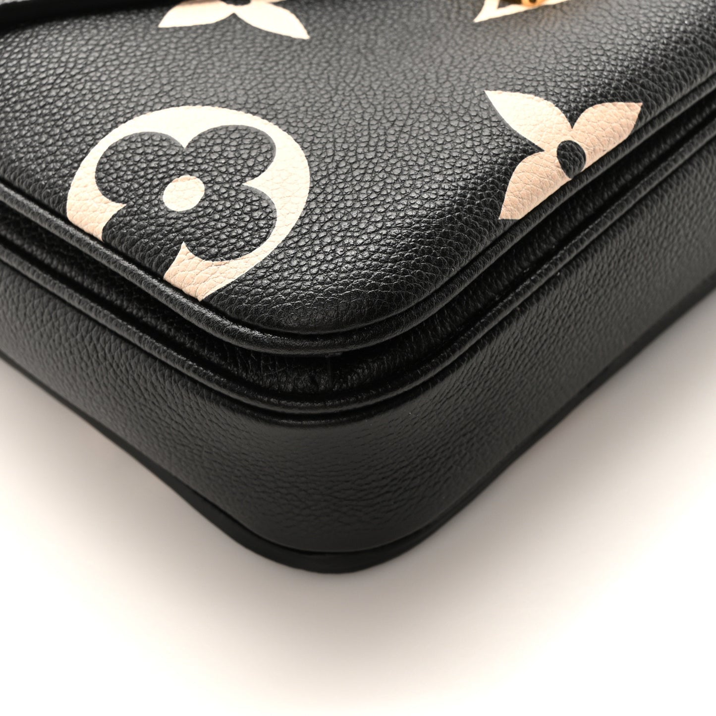 Empreinte Monogram Giant Pochette Metis Black Beige