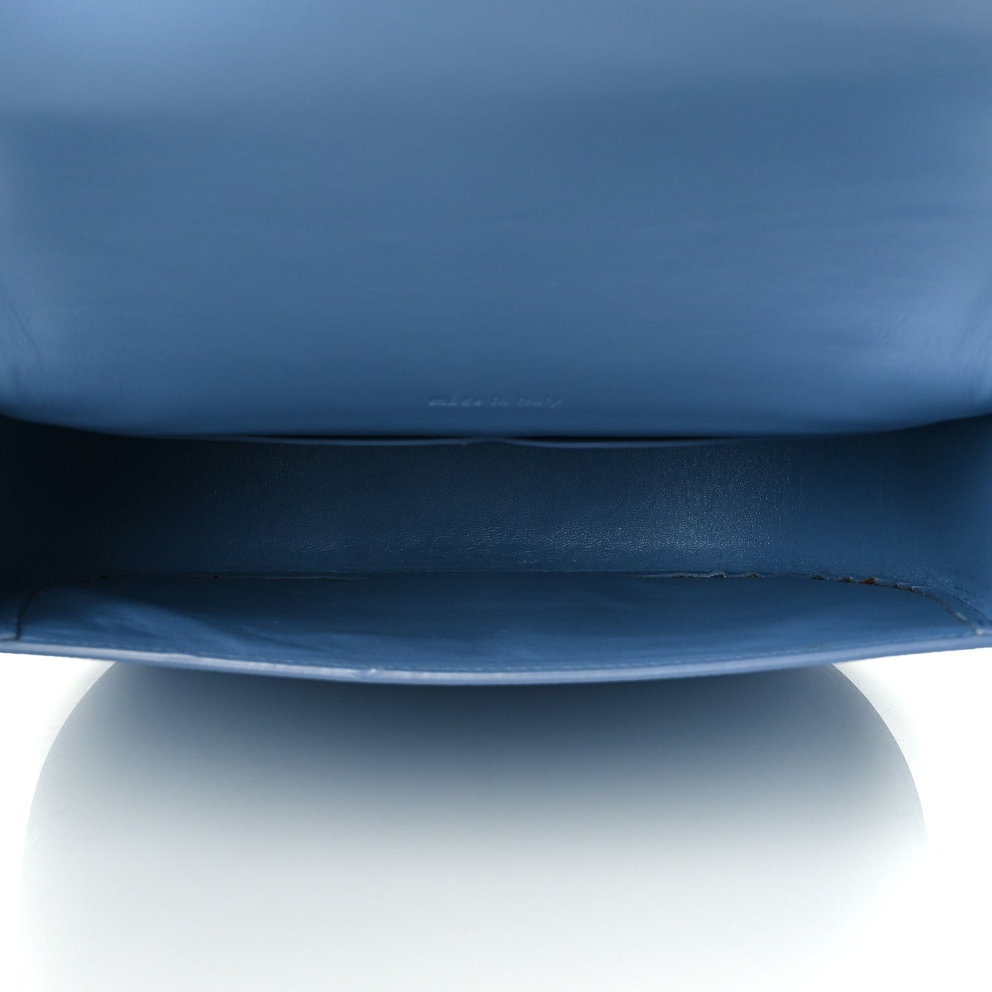 Grained Calfskin Medium Trotteur Porcelain