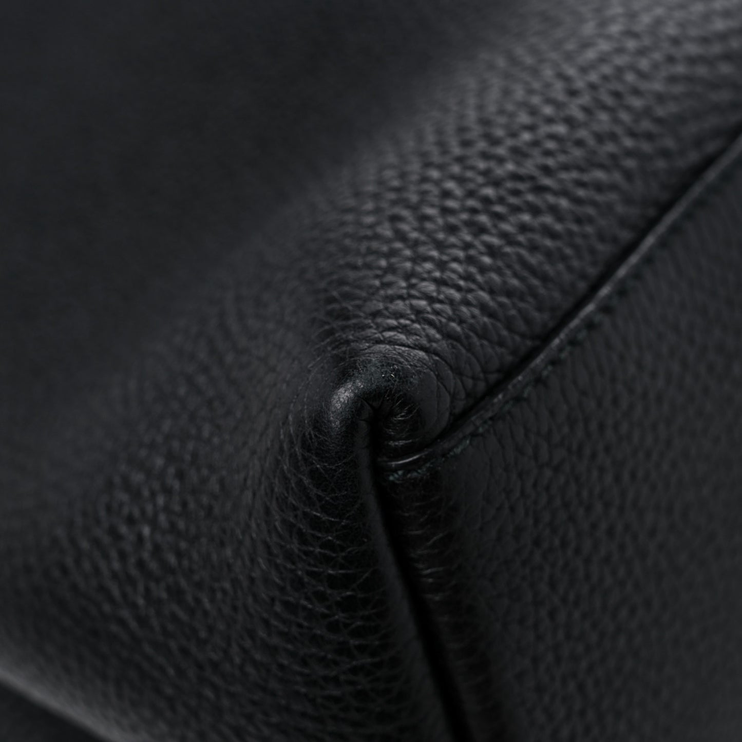 Pebbled Calfskin Medium Soho Chain Shoulder Bag Black
